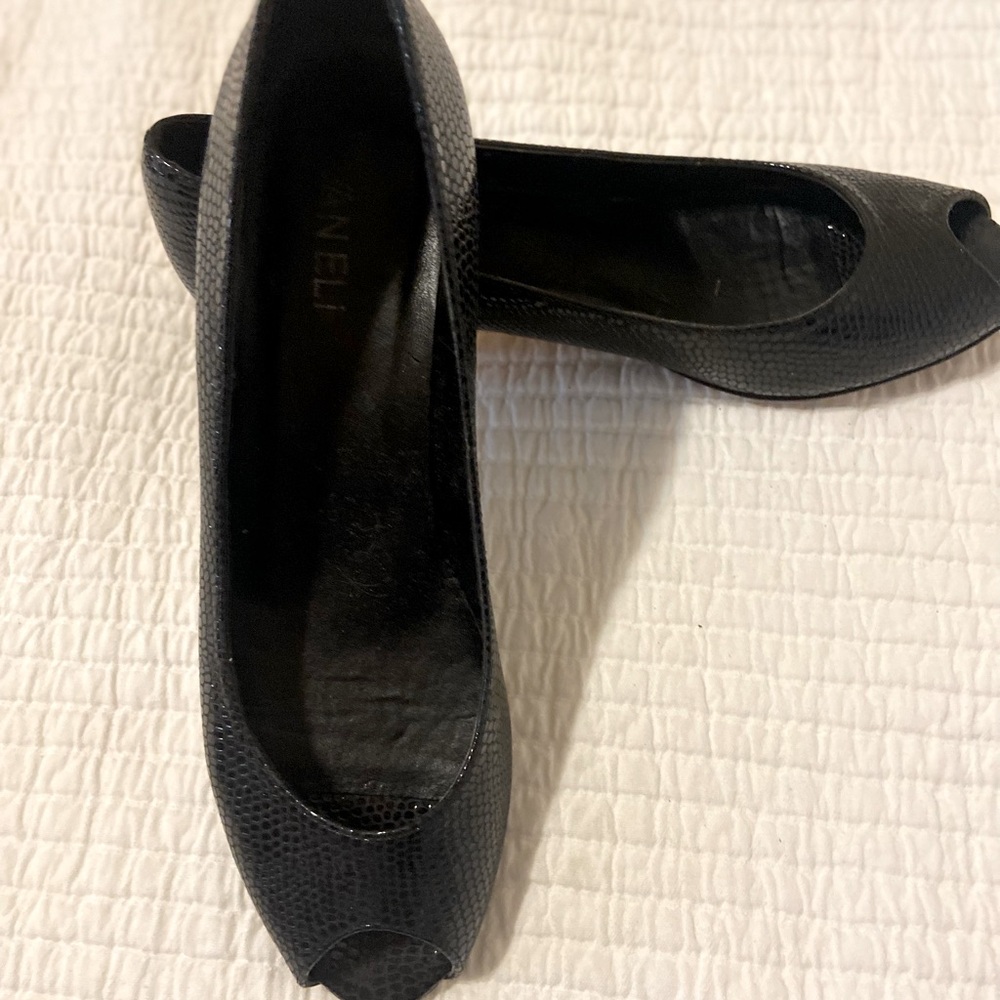 Vaneli snake skin size 8 black shimmer